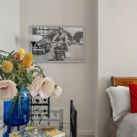 Modern Studio Apartment Лондон Экстерьер фото