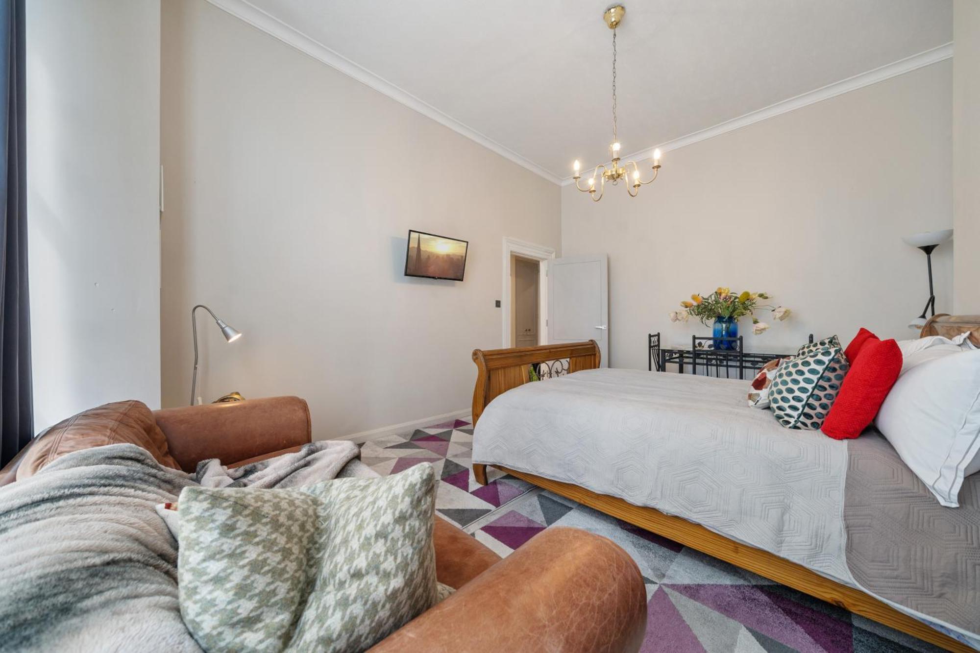 Modern Studio Apartment Лондон Экстерьер фото